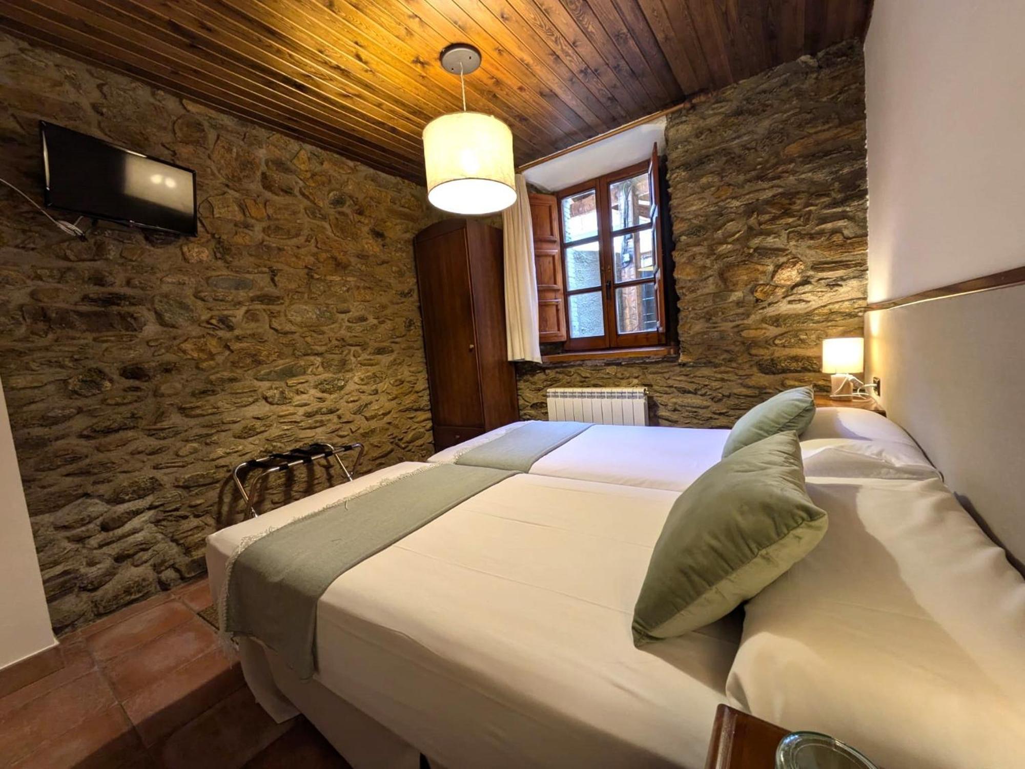 Hotel Fonda Dels Pics à Escardacs Extérieur photo