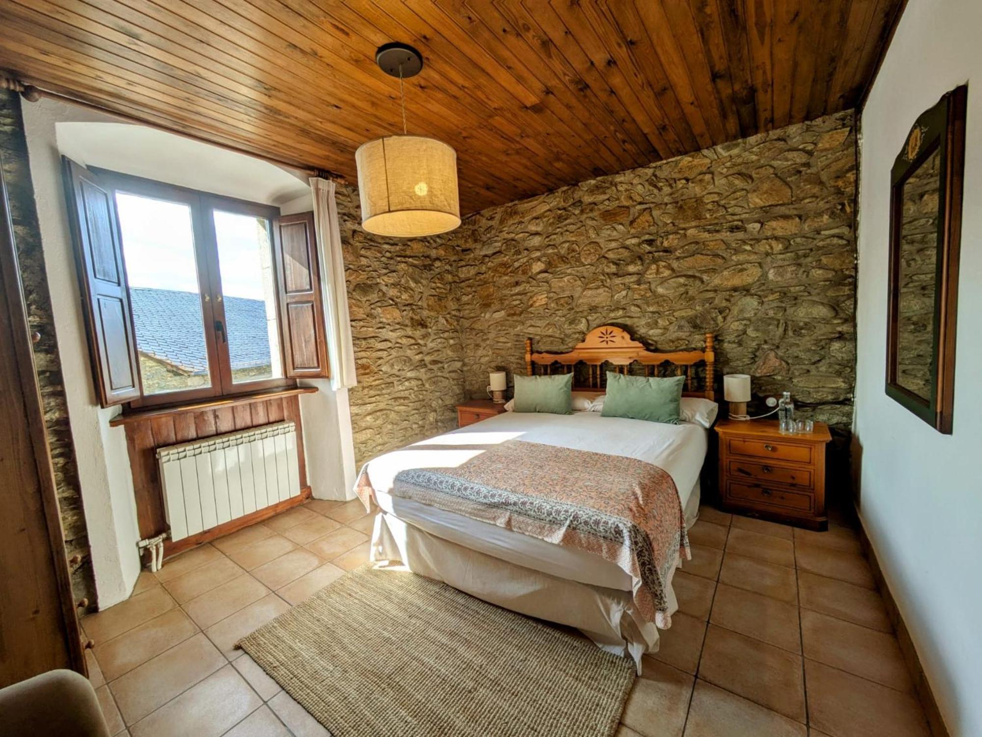 Hotel Fonda Dels Pics à Escardacs Extérieur photo